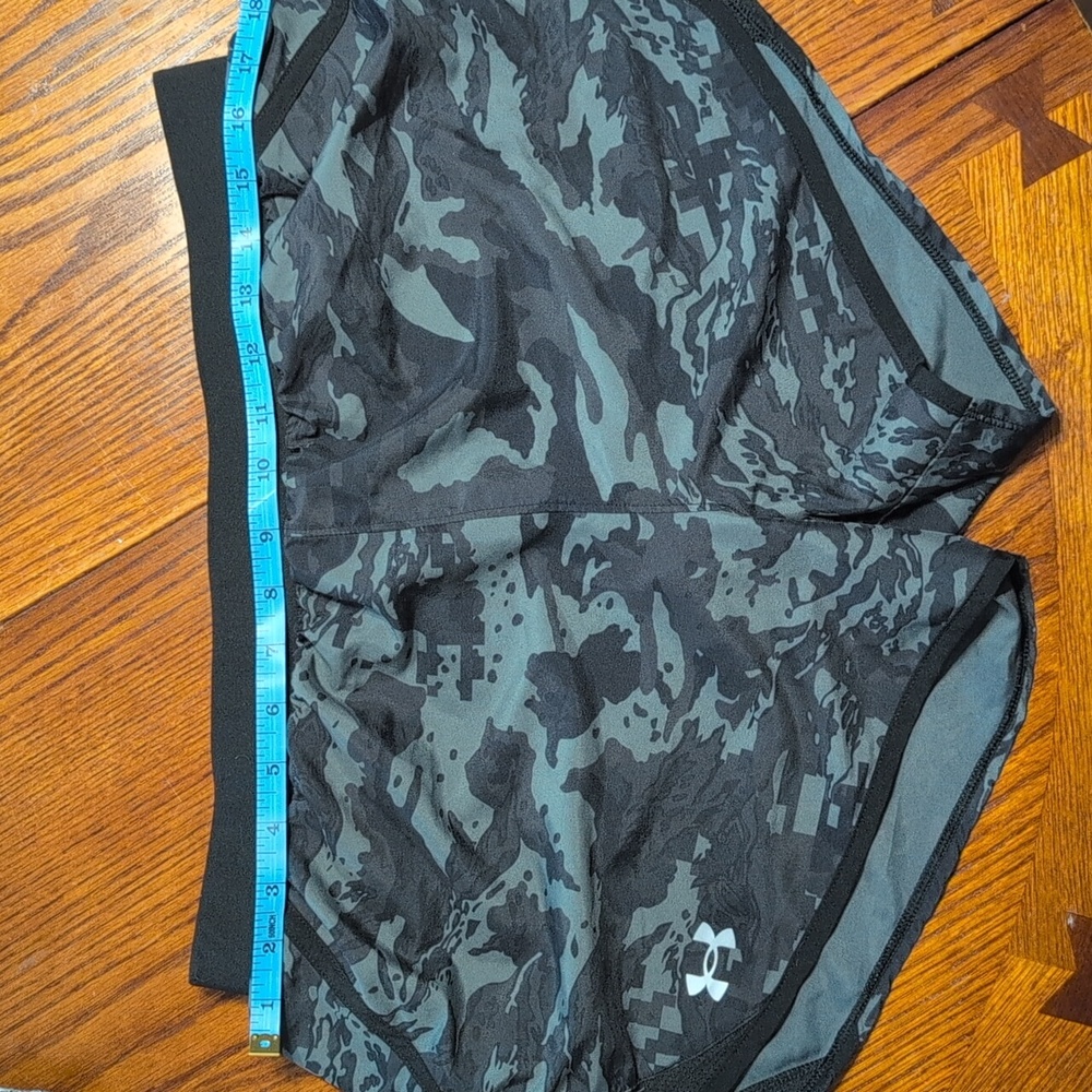 Under Armour Black and Gray Athletic Shorts Lightweight Moisture-Wicking